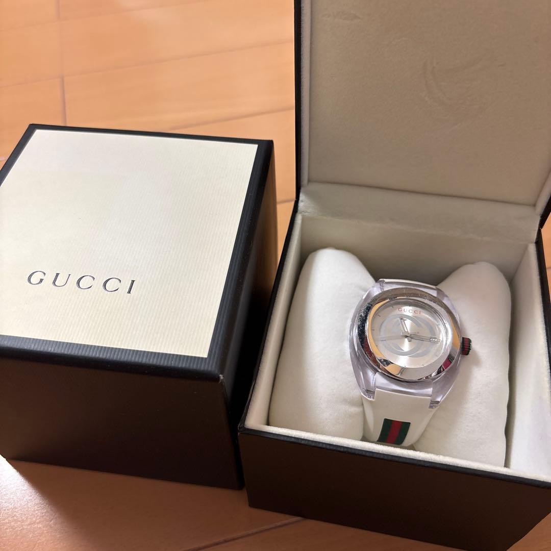 GUCCI 時計 ラバーベルト付き