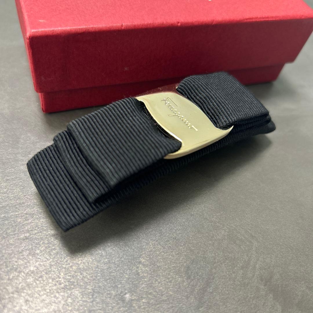 Salvatore Ferragamo ブラックリボン　フェラガモ　バレッタ