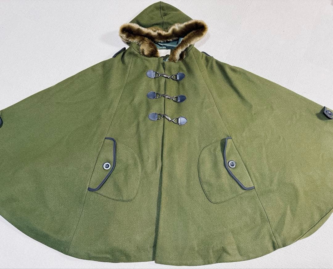 Favorite グリーンカラーのポンチョコート(1回着用/美品)