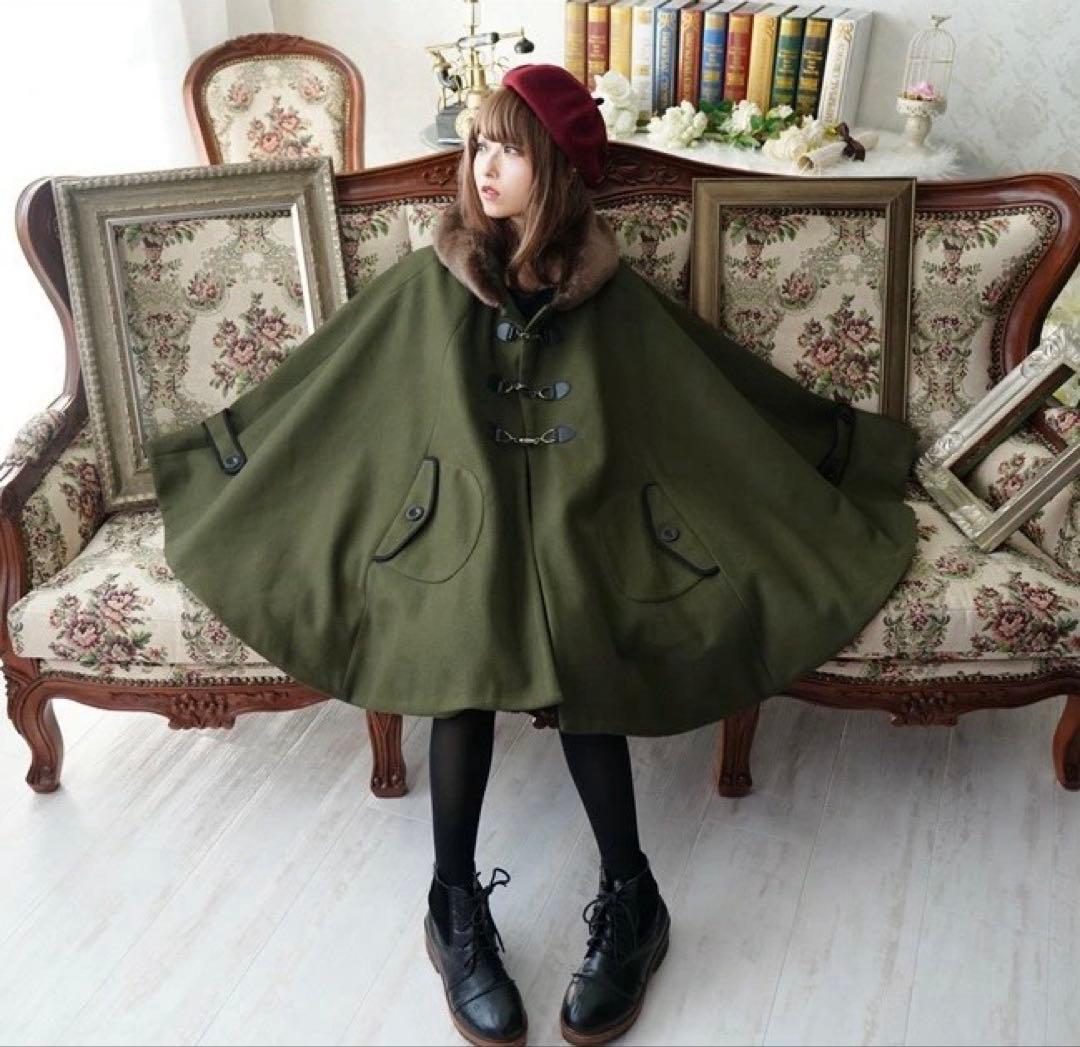 Favorite グリーンカラーのポンチョコート(1回着用/美品)