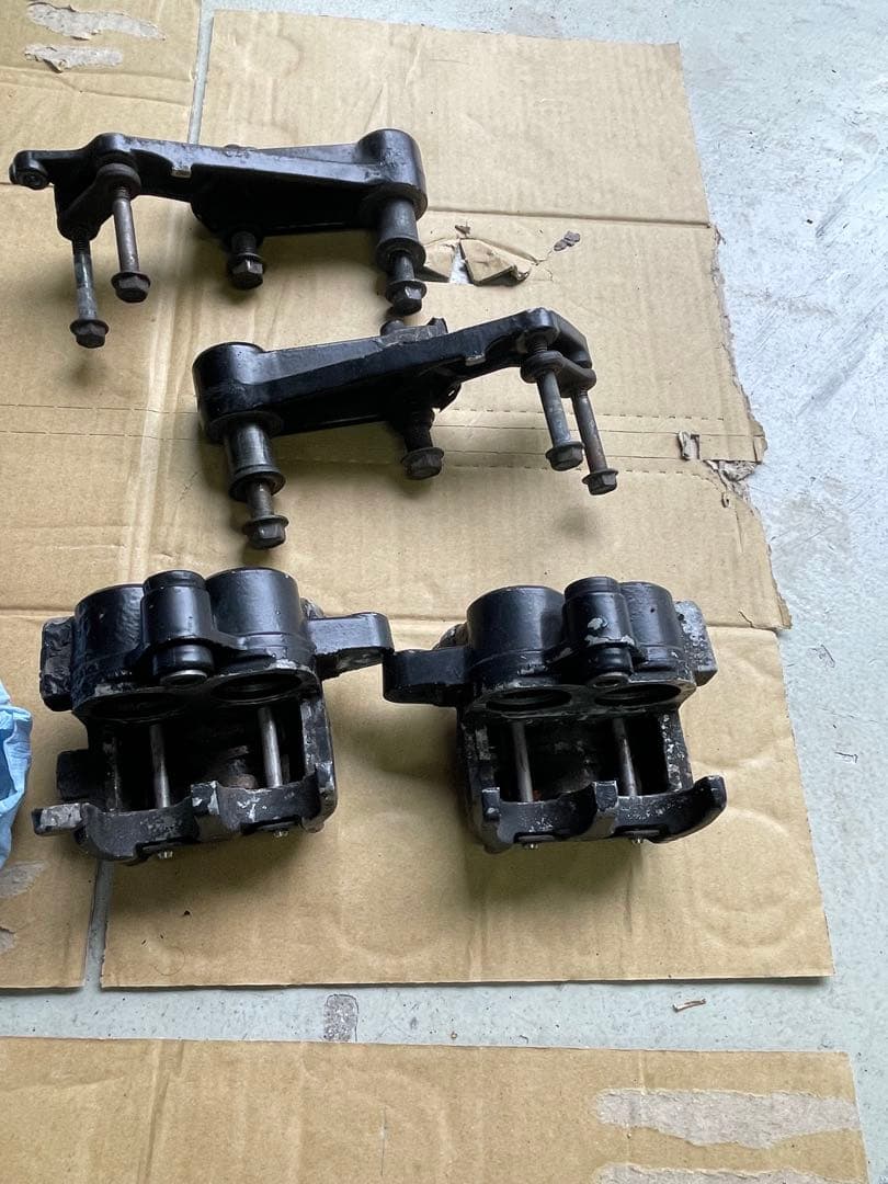 CB750FC ブレーキキャリパー、サポート、