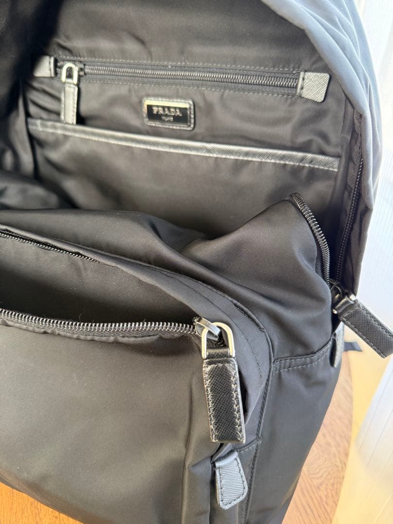Momo PRADA ブラック ナイロン リュック