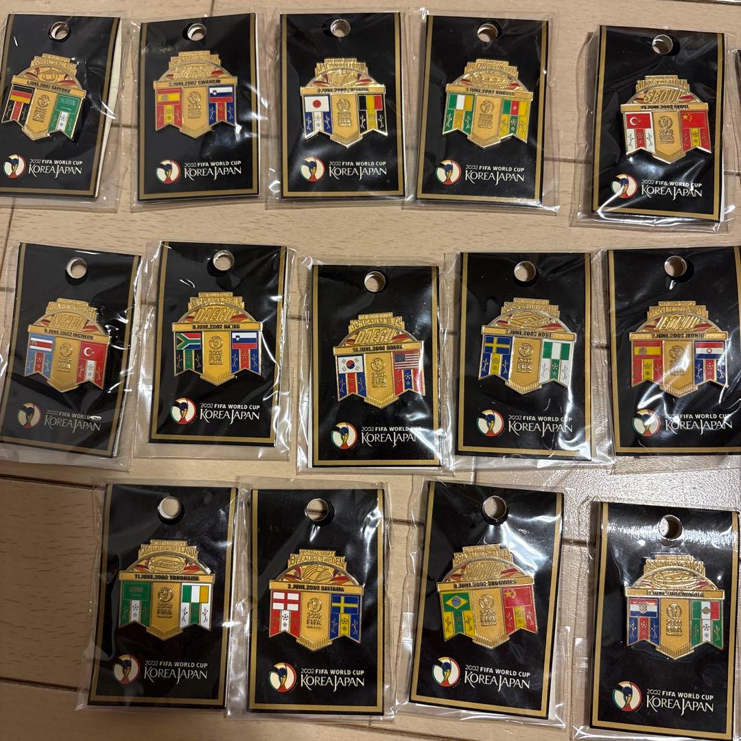FIFA日韓ワールドカップ ピンバッジ48個セット