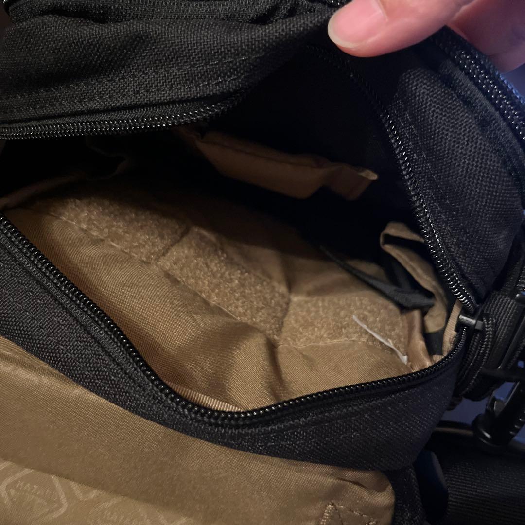 美品　ハザード4 トント　コンシールド キャリー ミニメッセンジャー　ブラック