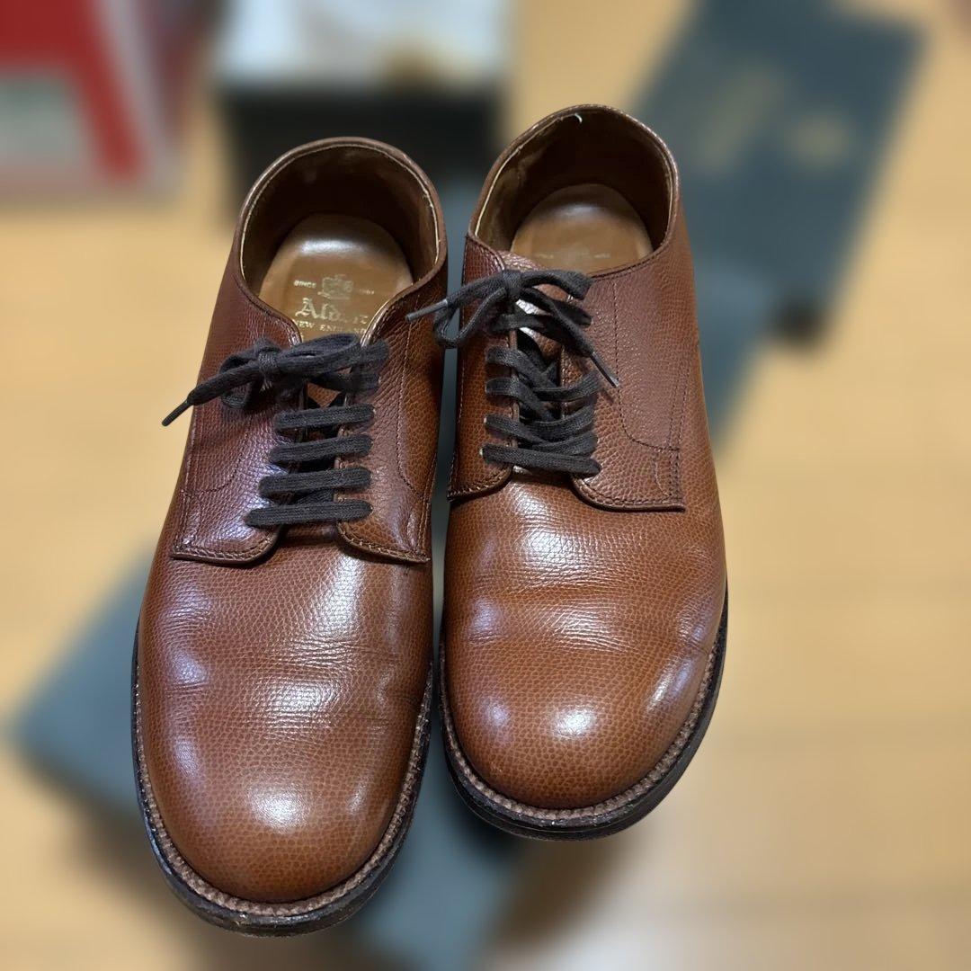ブラウン型押しレザードレスシューズ