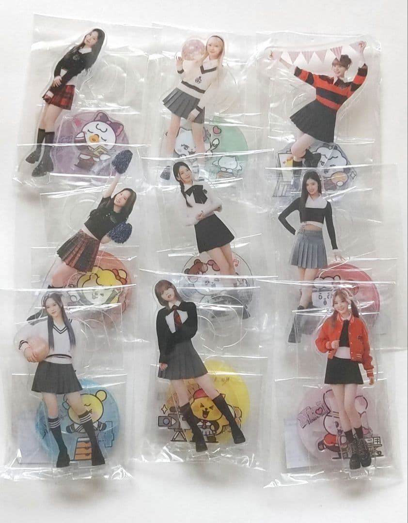 NiziU〜アクリルスタンドリング Nizi\