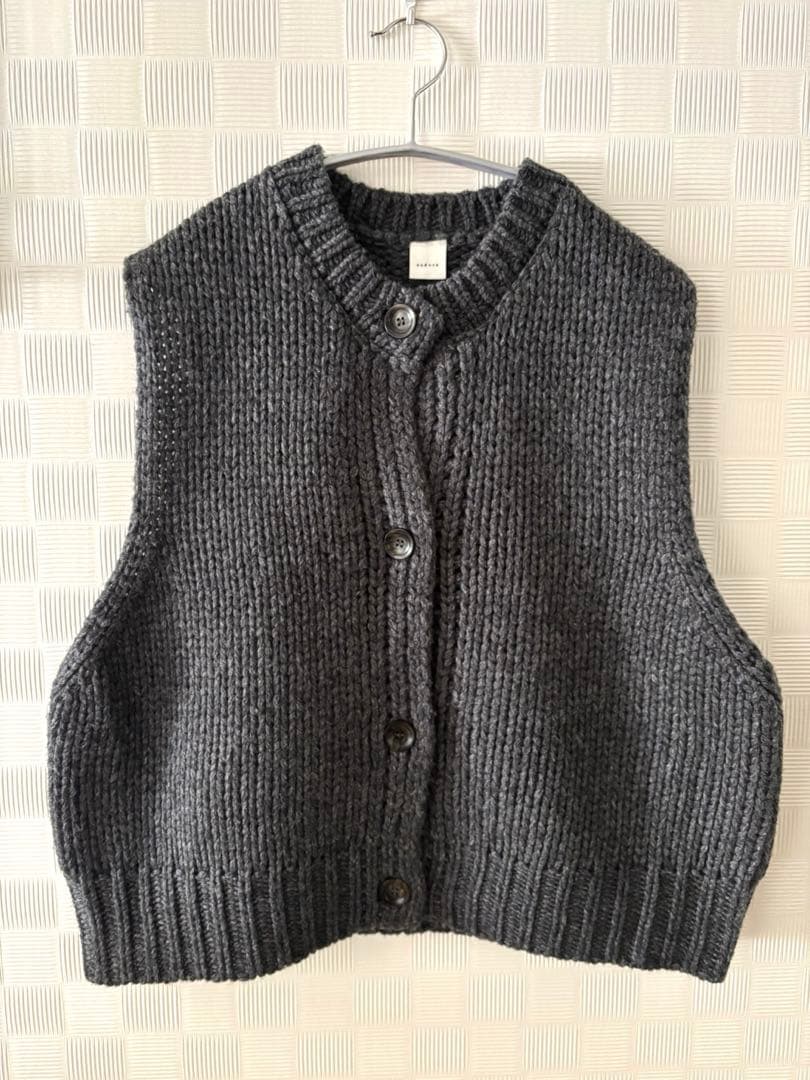 かぐれ　ラムウールボタンニットベスト　チャコールグレー　極美品　お値下げ