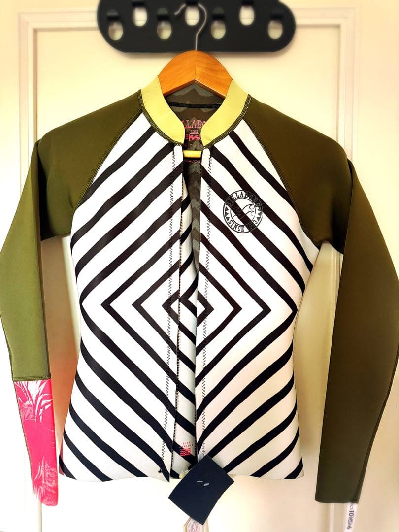 新品タグ付きBILLABONGラッシュガード タッパーマルチカラー L ビラボン