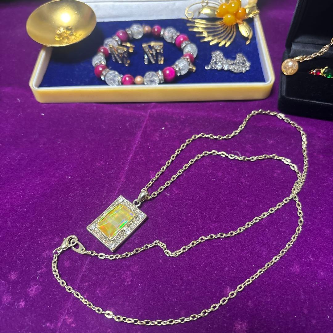 遺品生前整理アクセサリーまとめ　天然石、ニナニッチ 、K18シャンパントップ