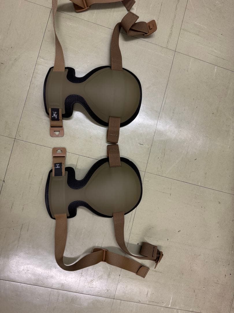 【ARC'TERYX LEAF 】KNEE CAPS ニーカップ 9467