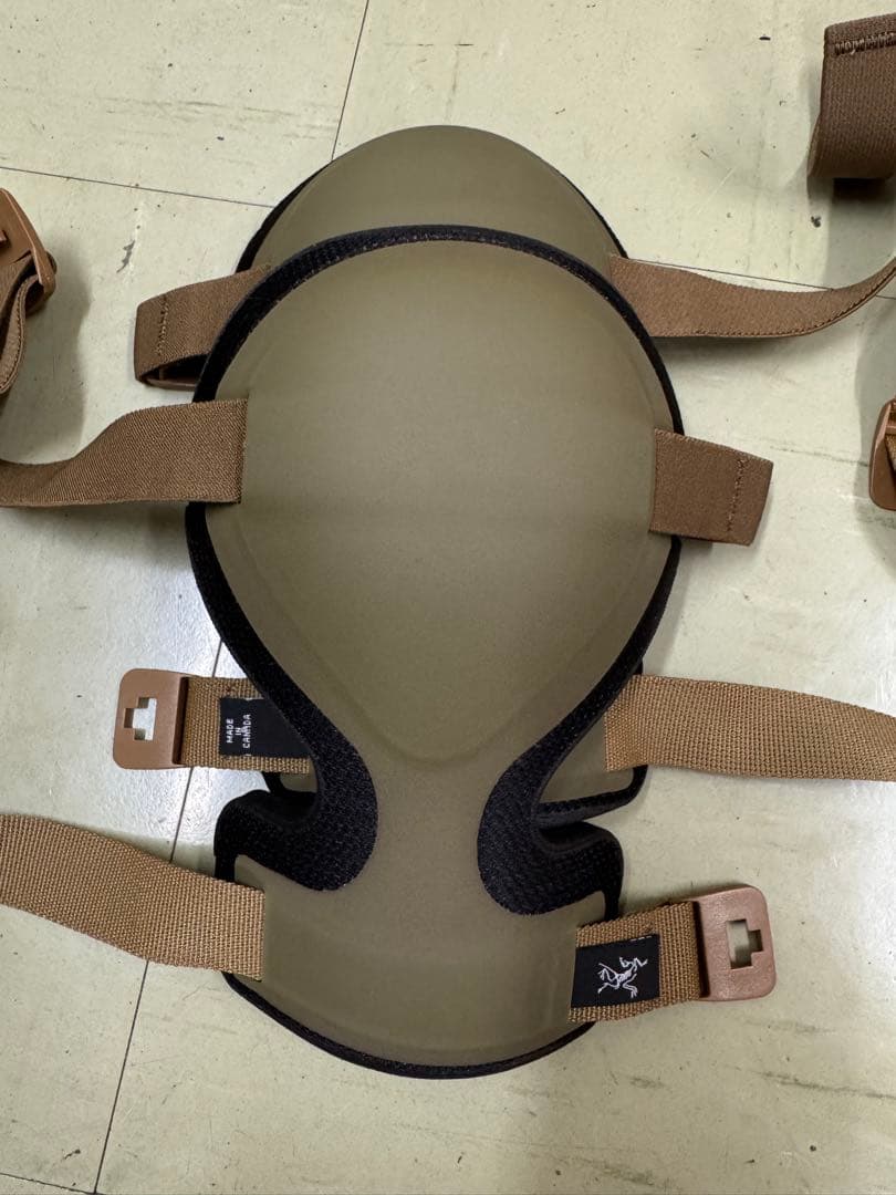 【ARC'TERYX LEAF 】KNEE CAPS ニーカップ 9467