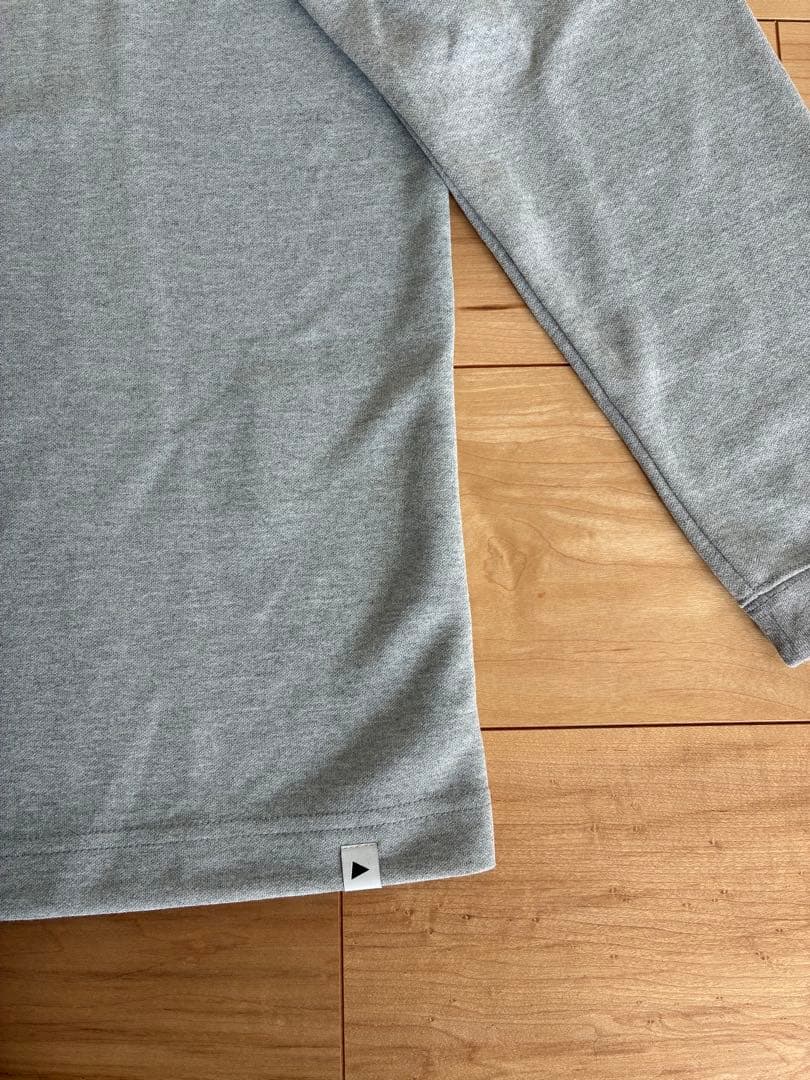 and wander グレー 長袖Tシャツ