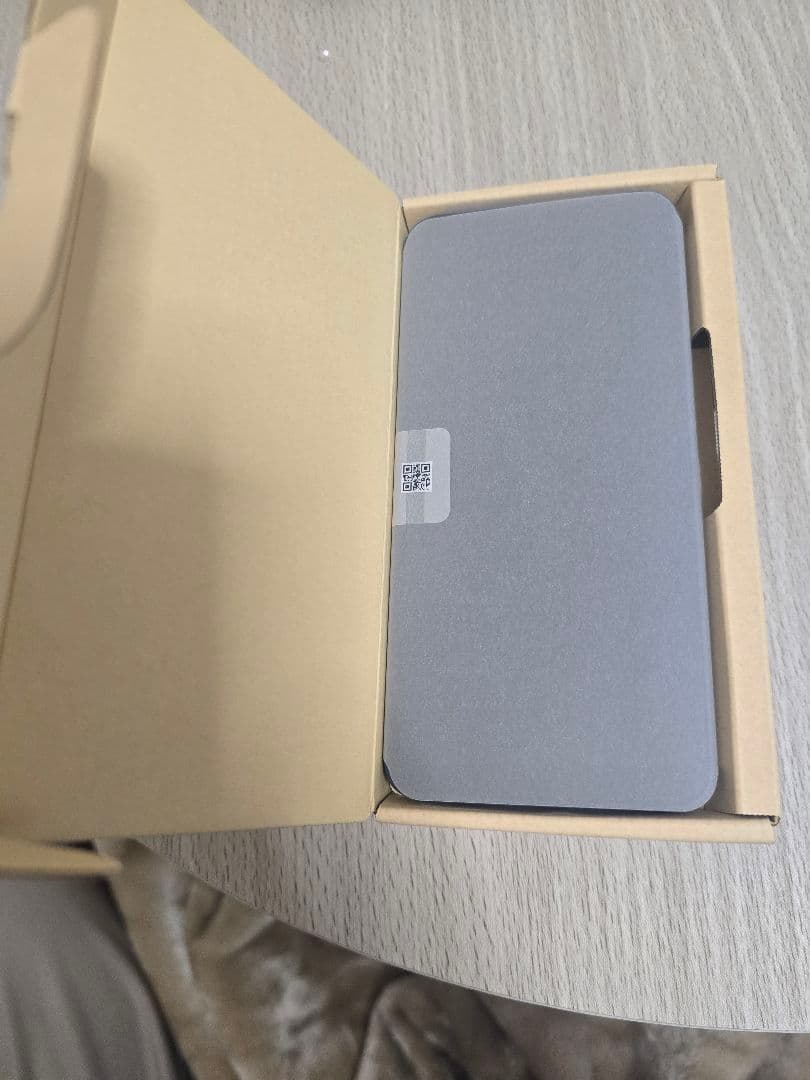 新品未使用　arrows　We2　F-52E　ネイビー