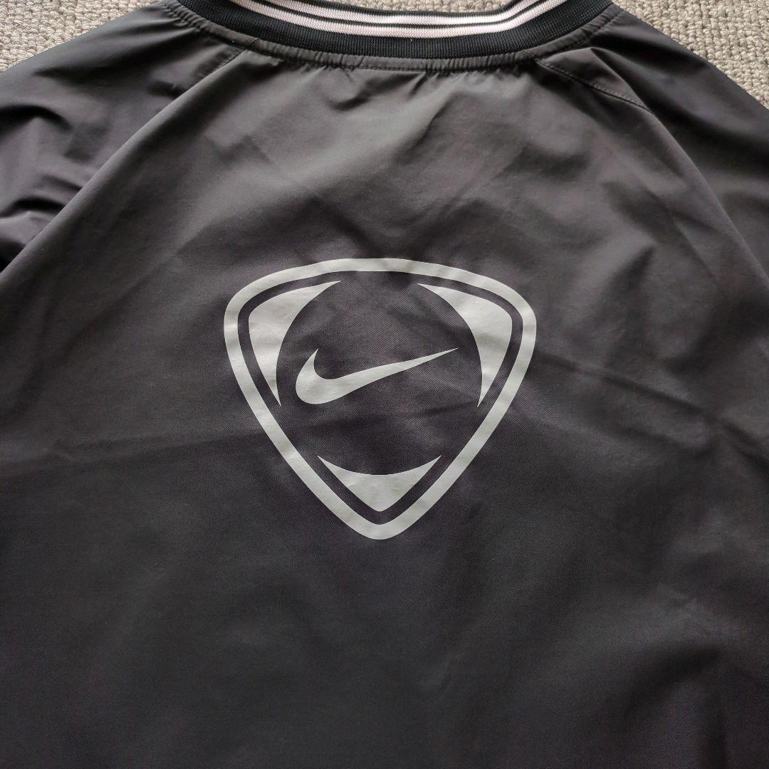 美品ナイキナイロンジャケットピステワンポイント刺繍バックプリント黒L