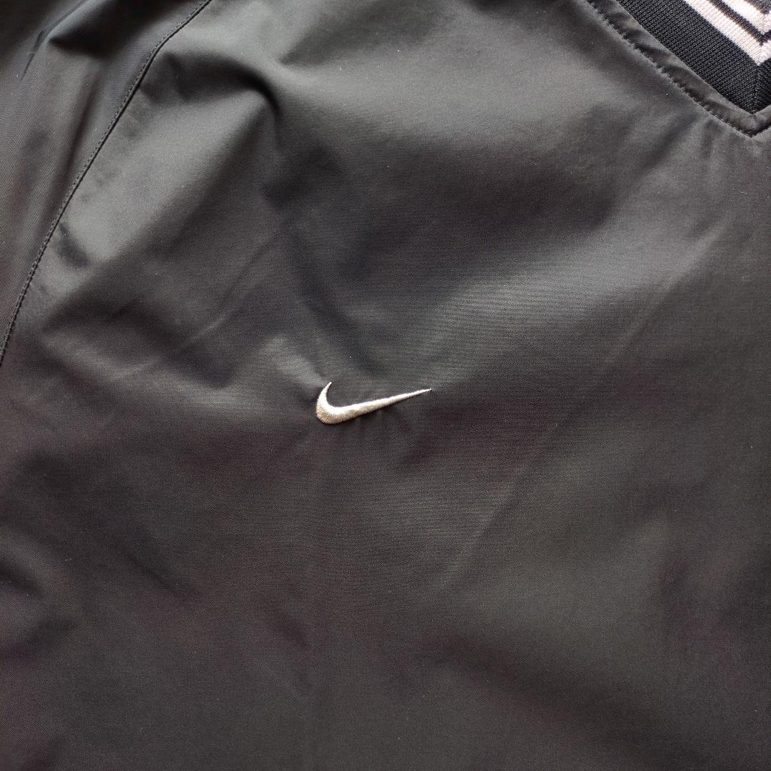 美品ナイキナイロンジャケットピステワンポイント刺繍バックプリント黒L