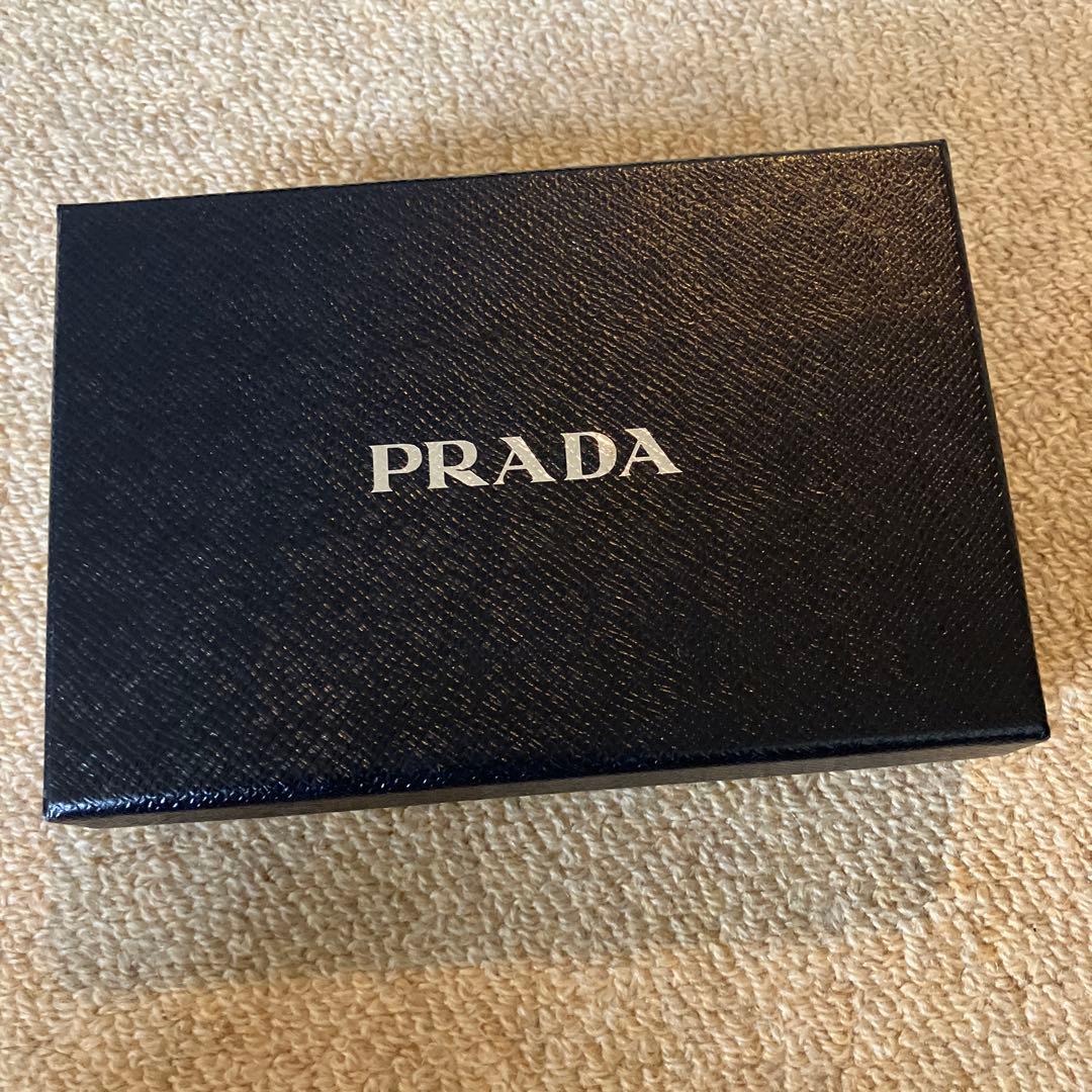 PRADA 二つ折り財布　プラダ　財布　２つ折り