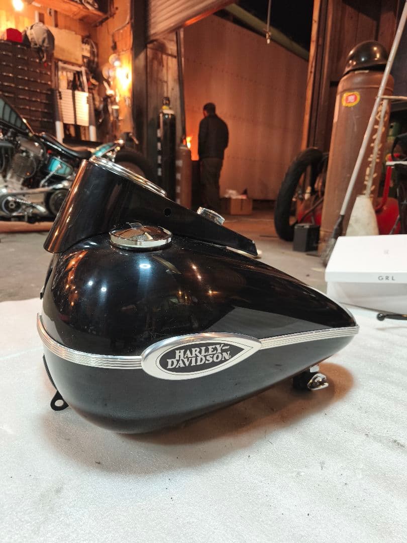 ハーレーダビットソン　FLSTC純正タンク