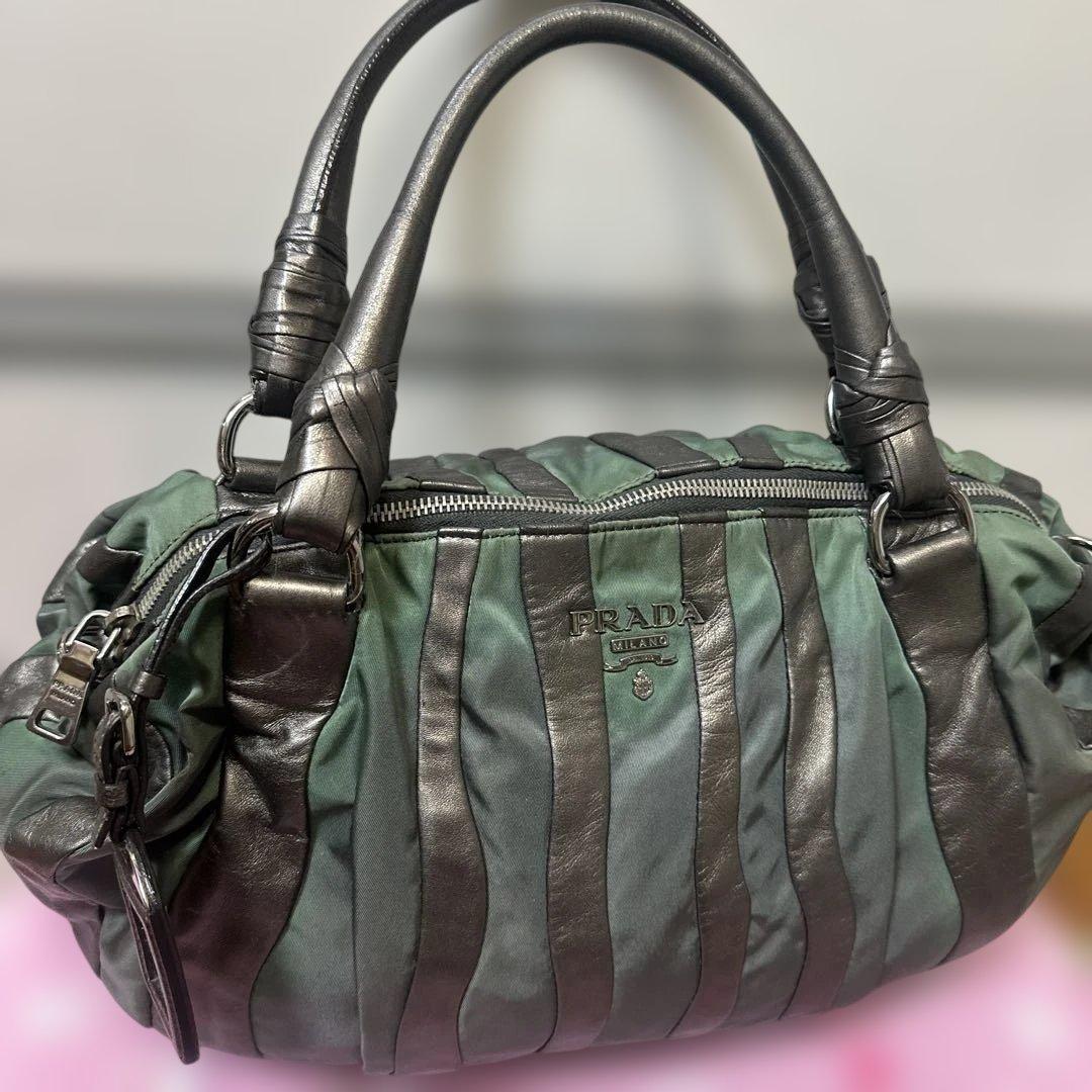 プラダナイロントートバッグハンドバッグ緑色カーキダグ