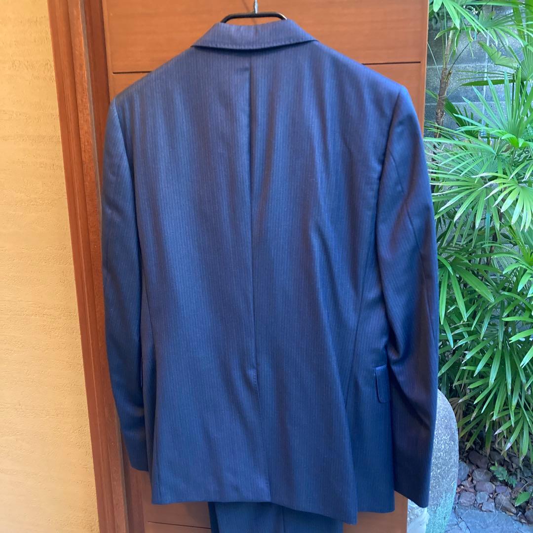 綾鷹ティー 美品！EPOCA UOMO ダークブルーのストライプスーツ