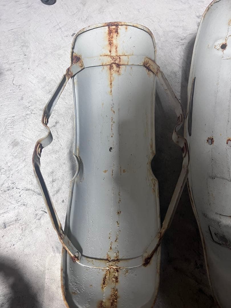 ホワイト カウル・フェンダー 錆あり