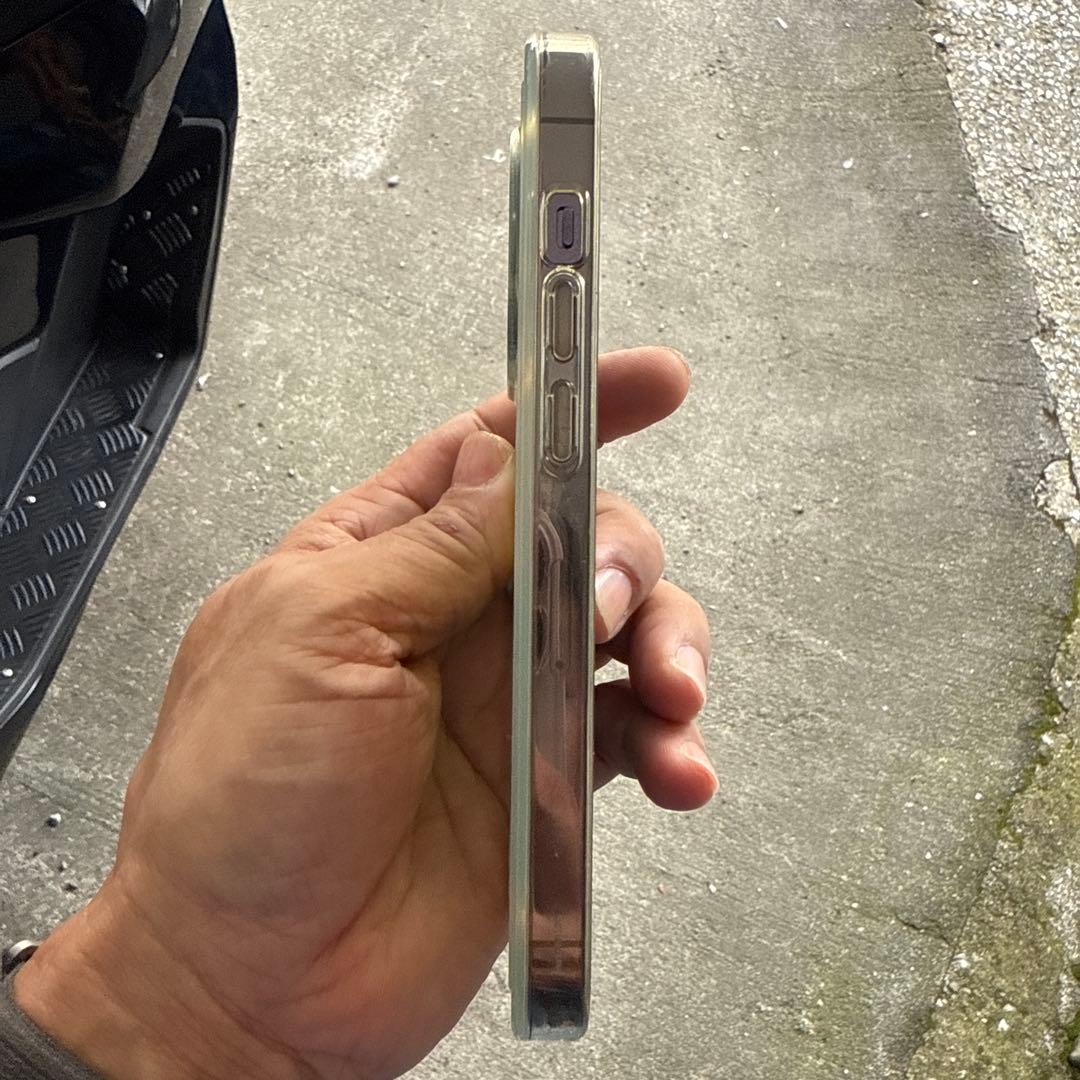 リモワiPhone14 Proポリカーボネート 虹色 ケース中古品