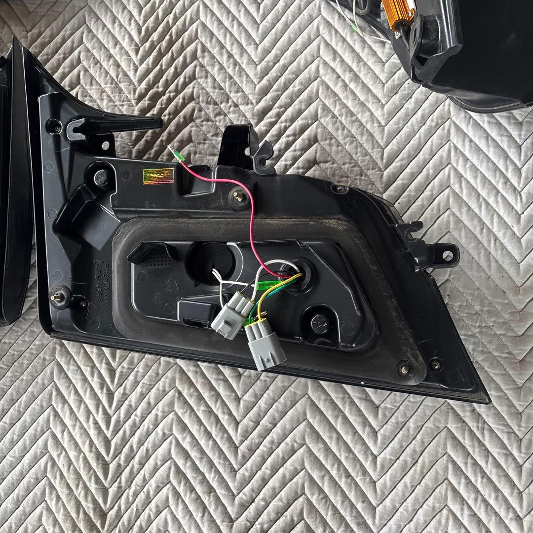 Valenti スモークテールランプ　アルファード30系後期