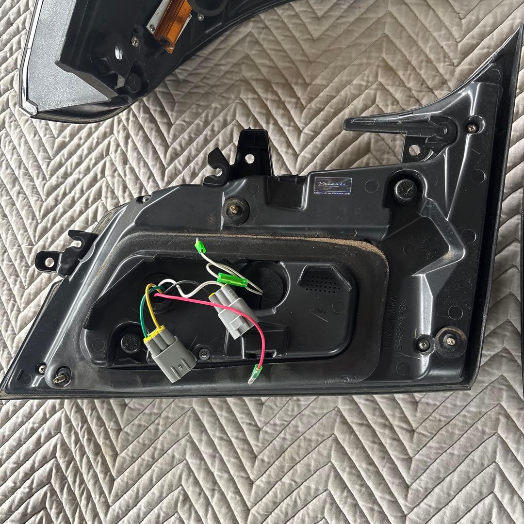 Valenti スモークテールランプ　アルファード30系後期