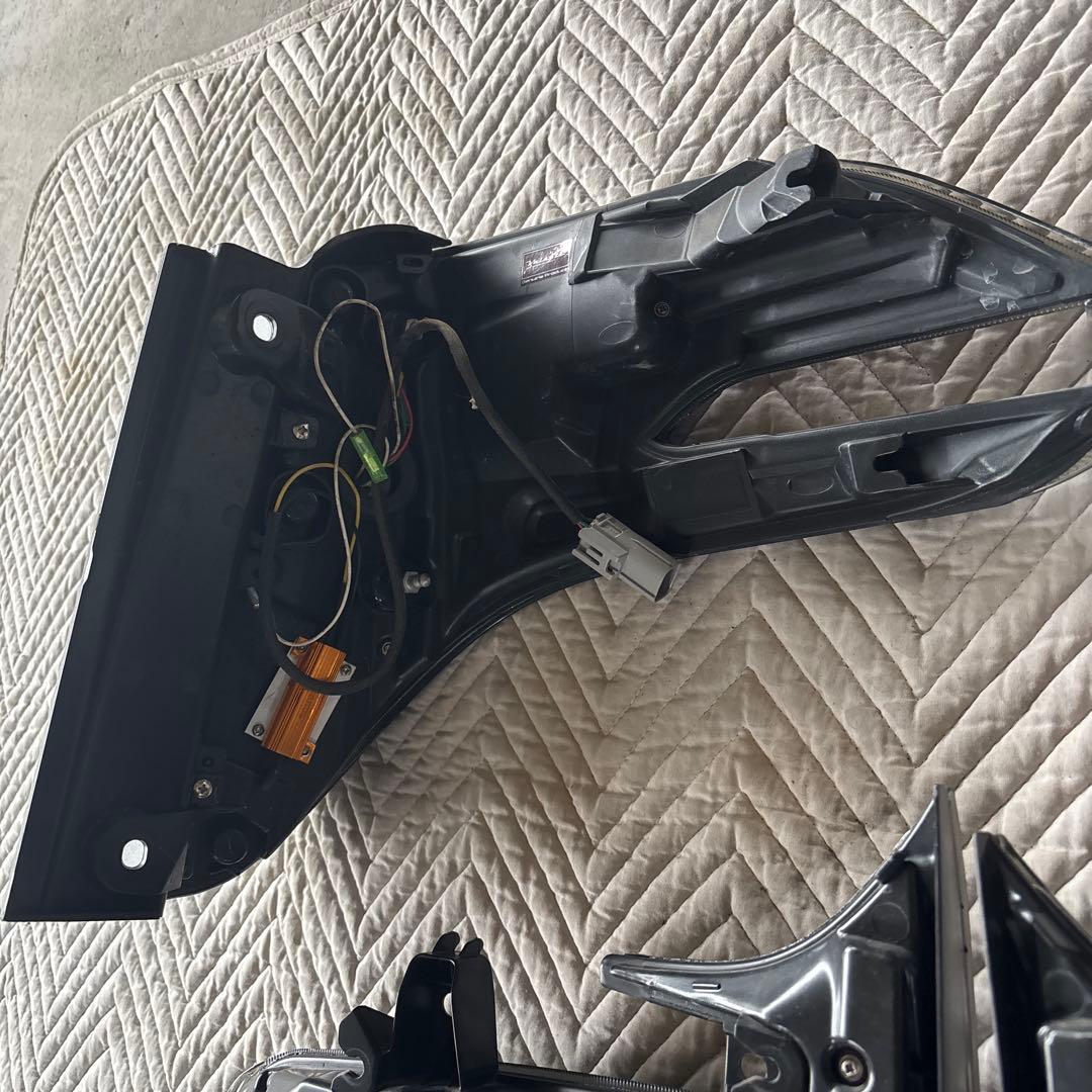 Valenti スモークテールランプ　アルファード30系後期