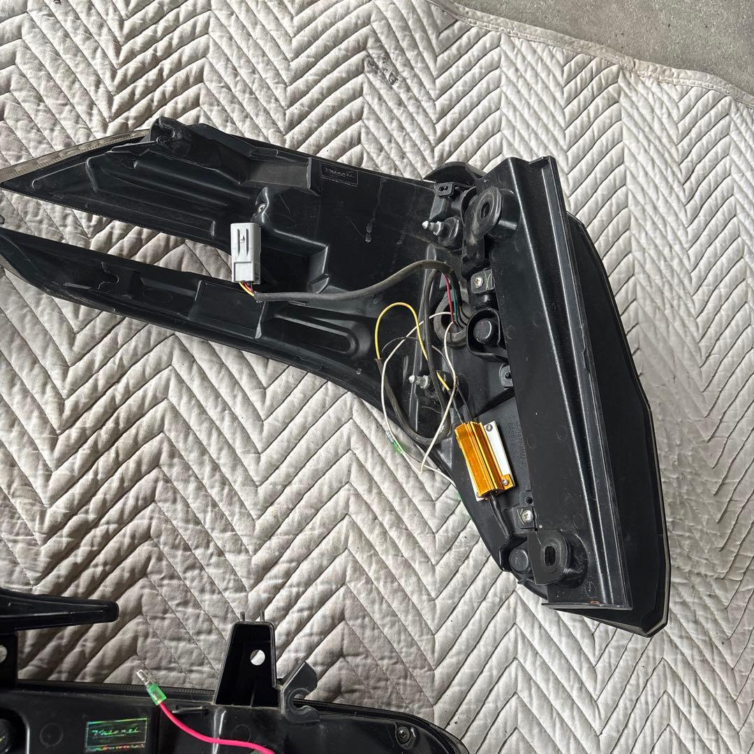 Valenti スモークテールランプ　アルファード30系後期