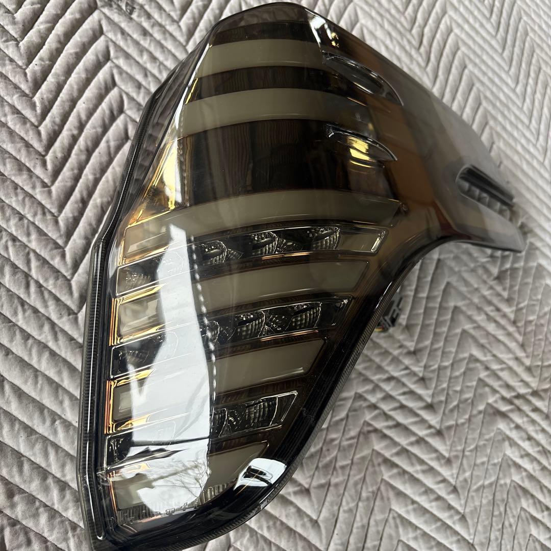 Valenti スモークテールランプ　アルファード30系後期