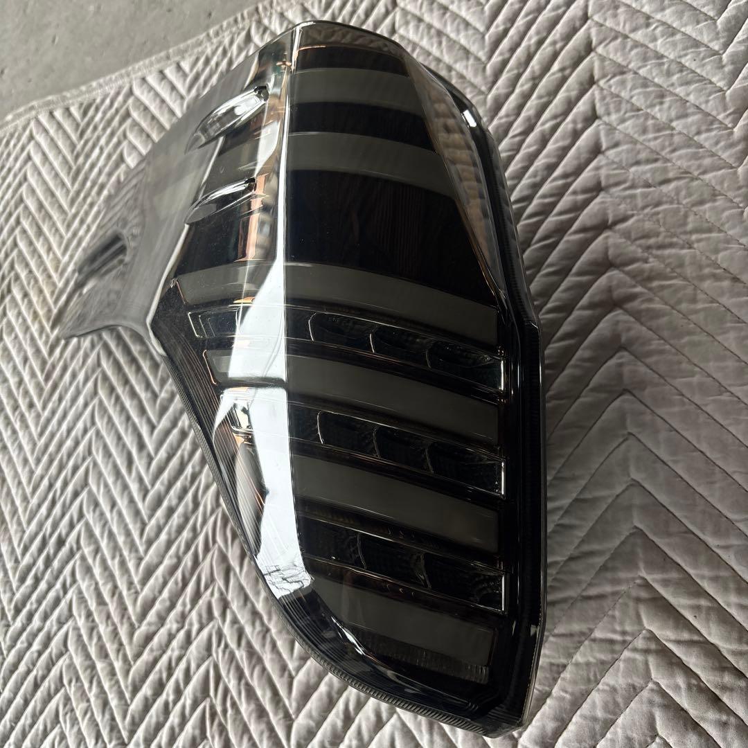 Valenti スモークテールランプ　アルファード30系後期