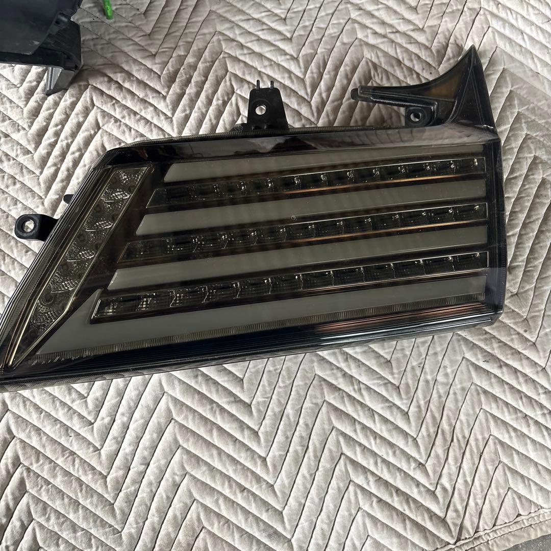 Valenti スモークテールランプ　アルファード30系後期