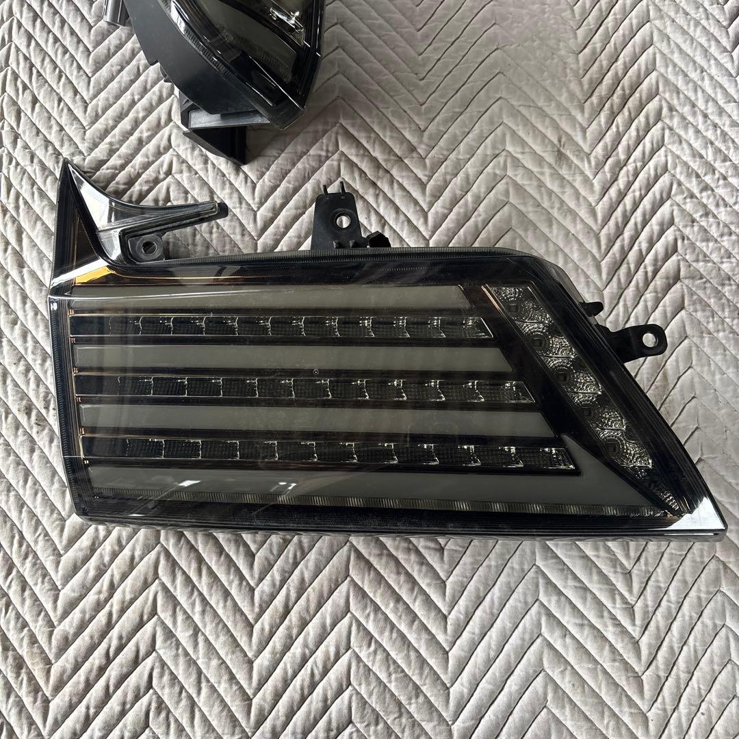 Valenti スモークテールランプ　アルファード30系後期