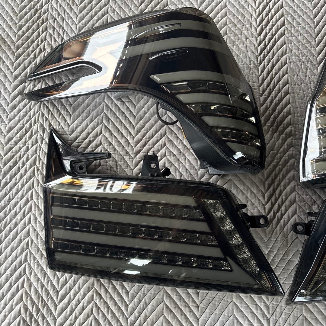 Valenti スモークテールランプ　アルファード30系後期