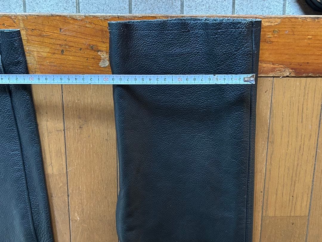 クシタニ　黒レザー パンツ