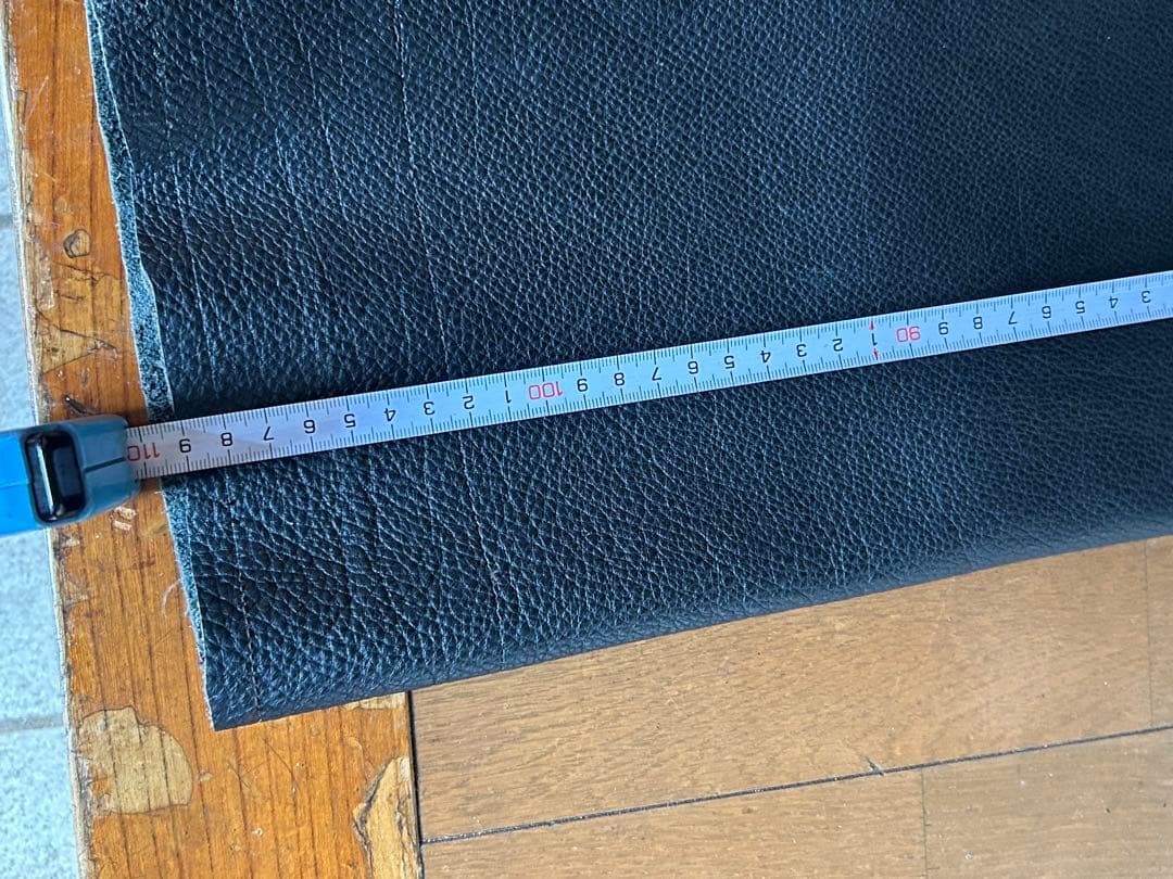 クシタニ　黒レザー パンツ