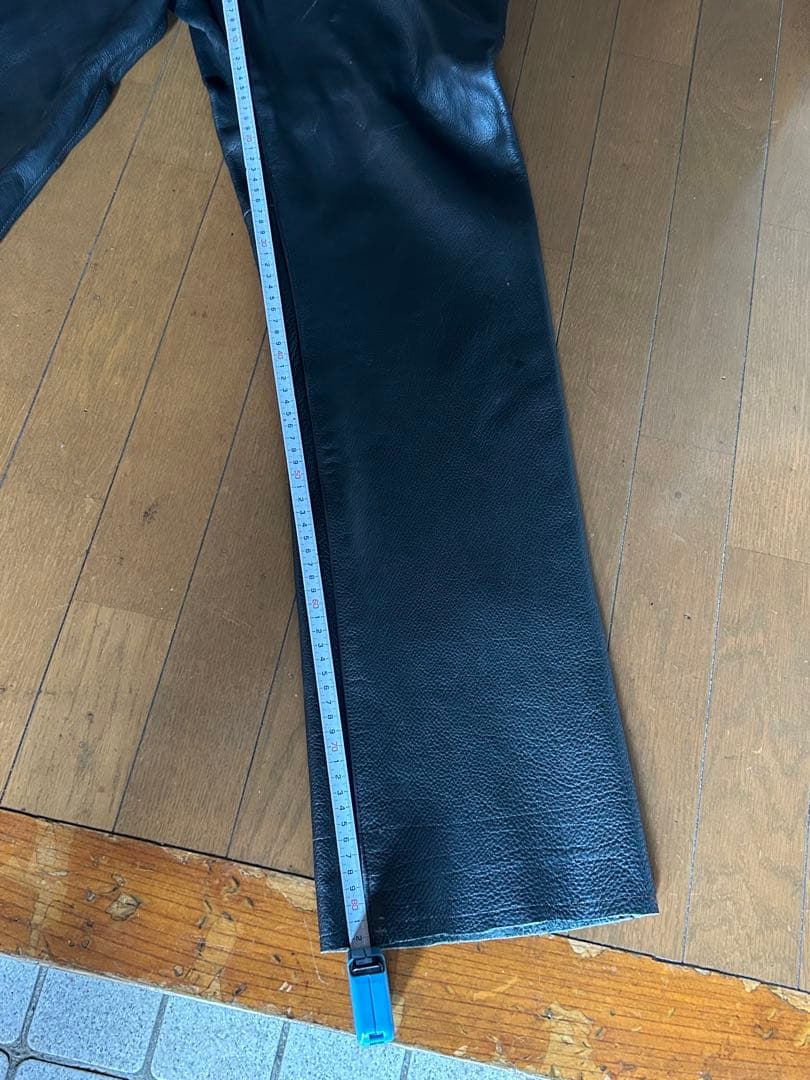 クシタニ　黒レザー パンツ
