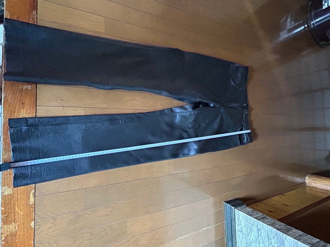 クシタニ　黒レザー パンツ