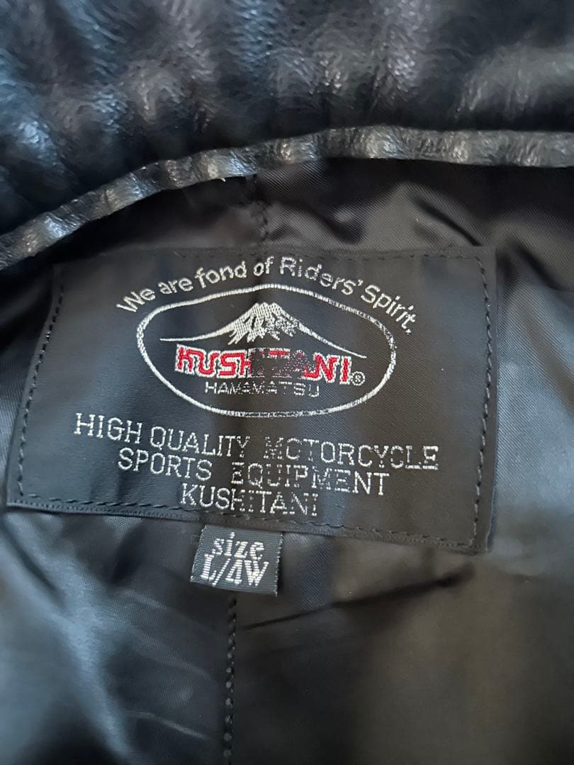 クシタニ　黒レザー パンツ