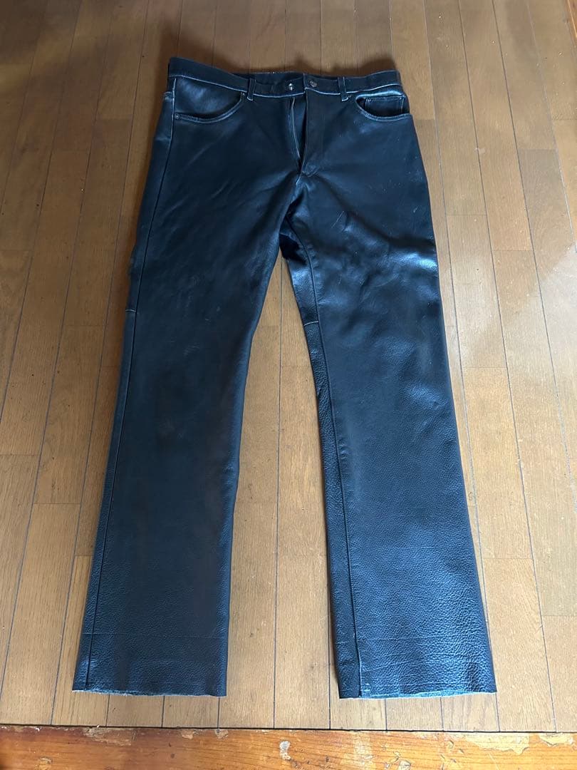 クシタニ　黒レザー パンツ