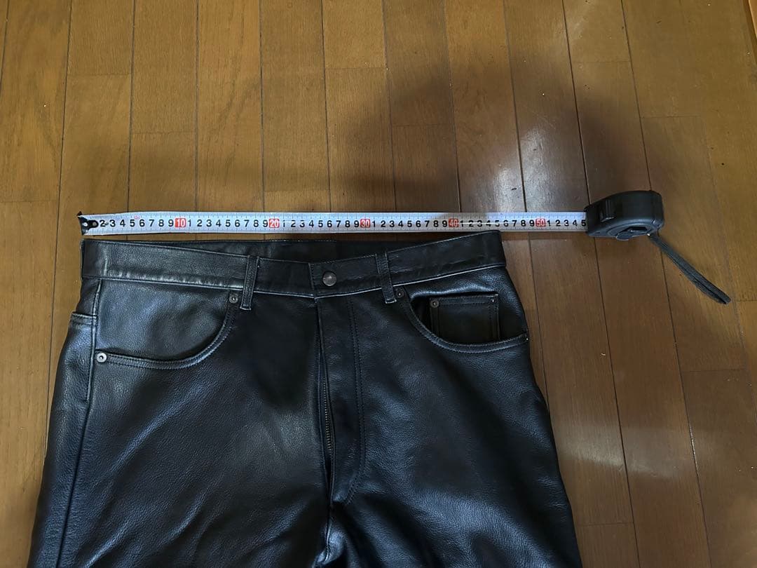 クシタニ　黒レザー パンツ