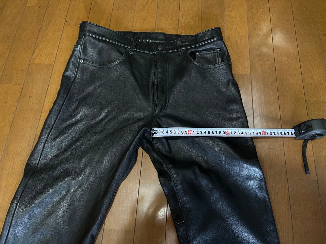 クシタニ　黒レザー パンツ