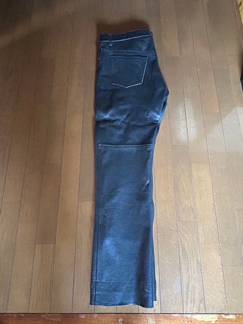 クシタニ　黒レザー パンツ