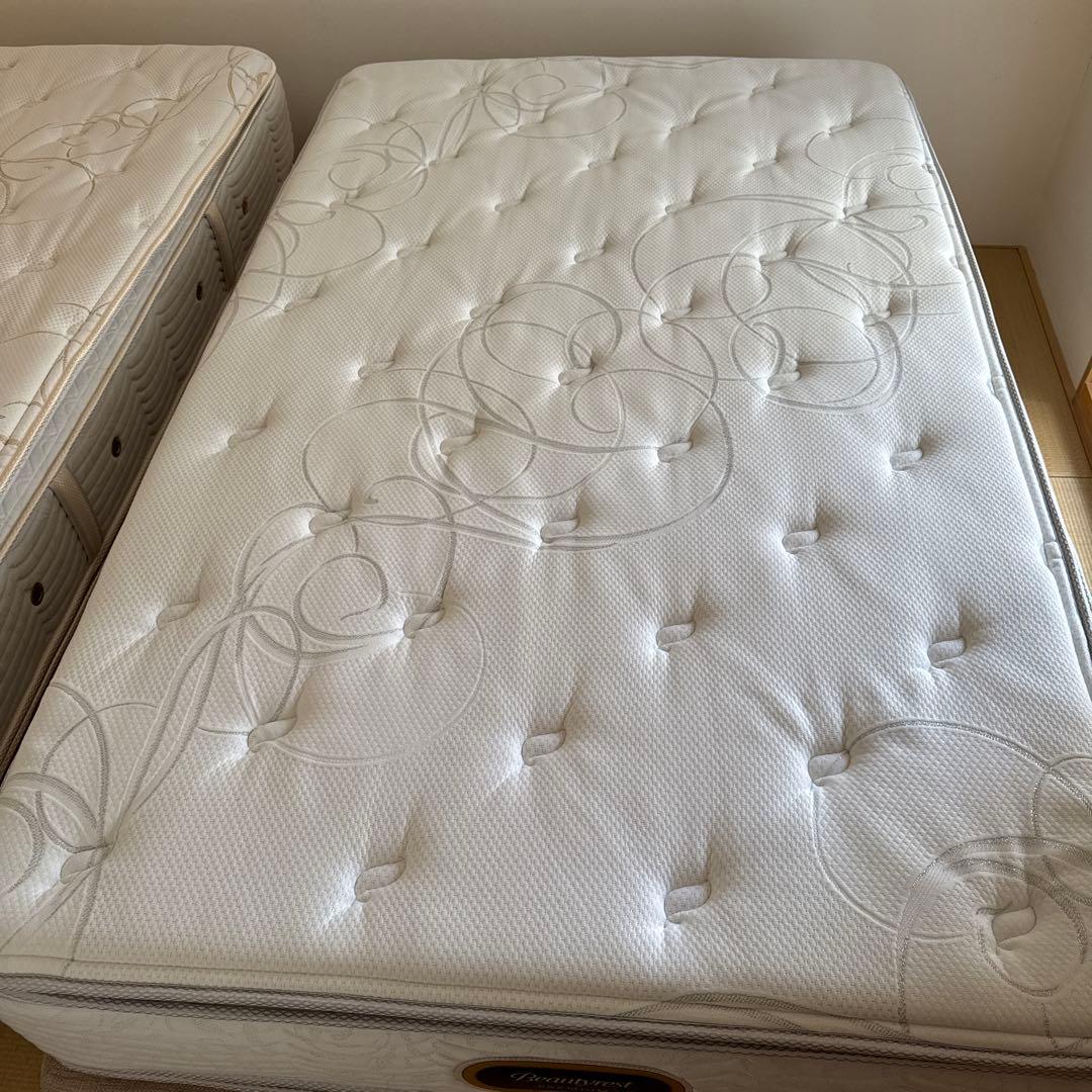 8月中旬までの限定価格　シモンズ 　マットレス＋ボックススプリング　ＮＦ