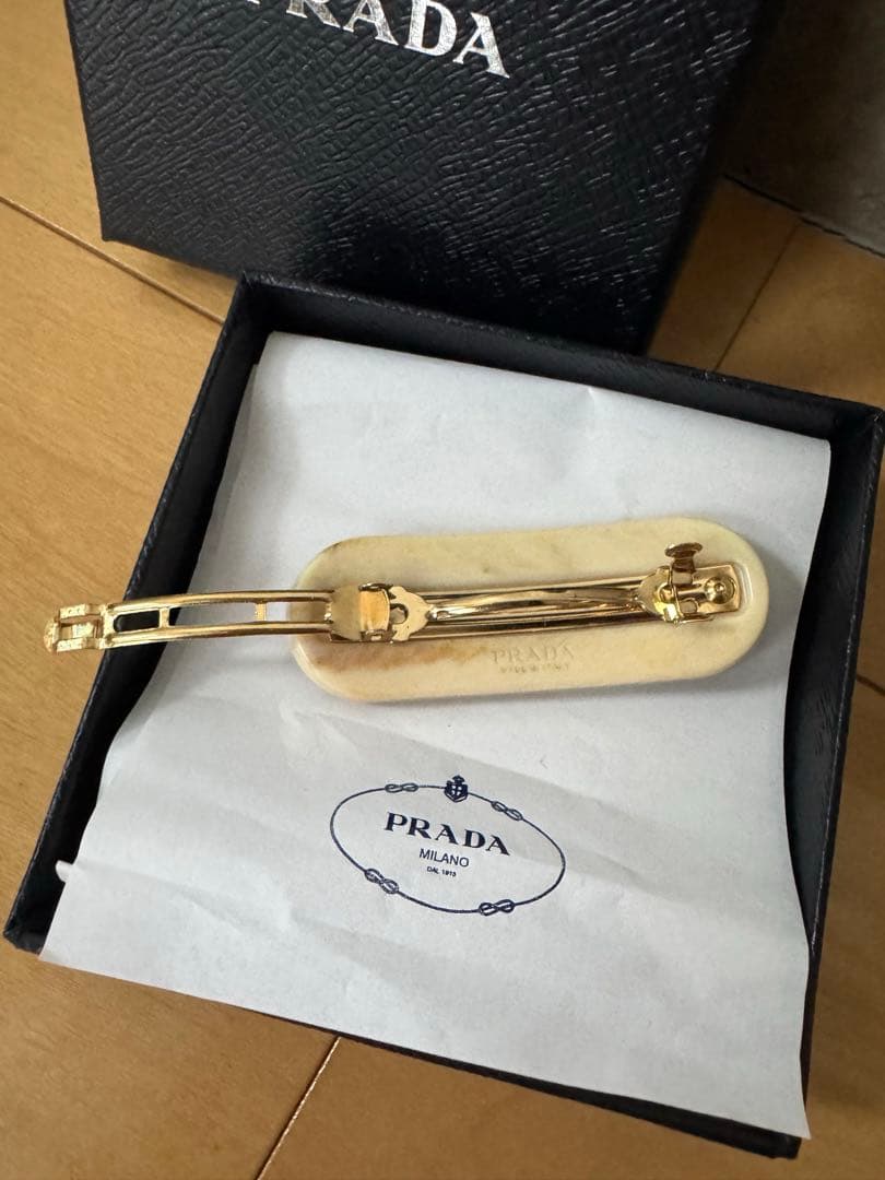 【美品】PRADA バレッタ ヘアクリップ