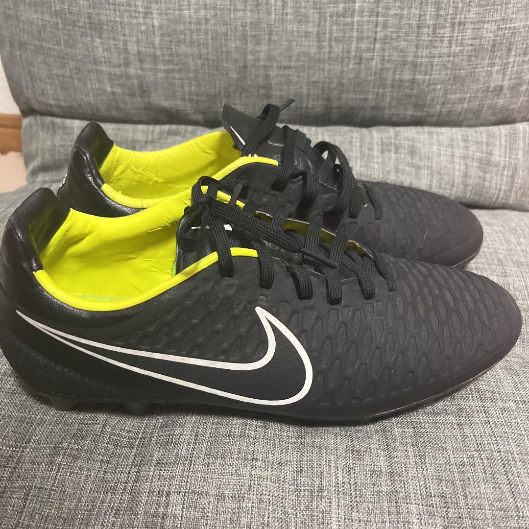 サッカースパイク　ナイキ　マジスタ　オーパス