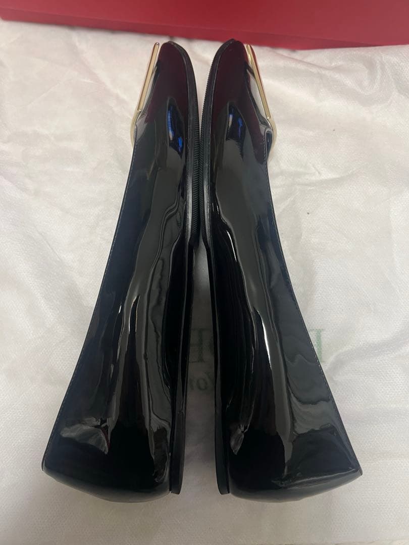 Roger Vivier トランペット　パテントレザー　バレリーナ　フラット