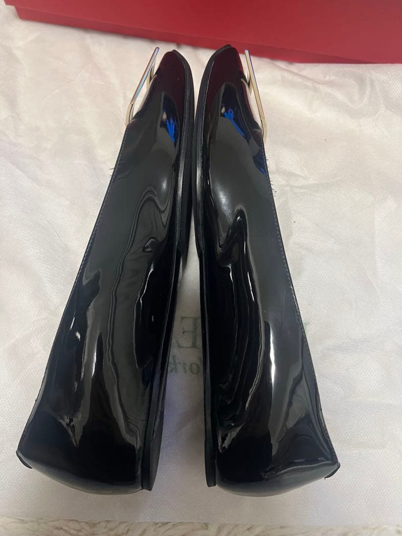 Roger Vivier トランペット　パテントレザー　バレリーナ　フラット