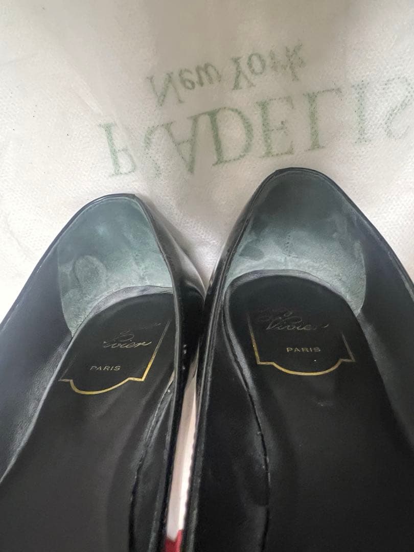 Roger Vivier トランペット　パテントレザー　バレリーナ　フラット