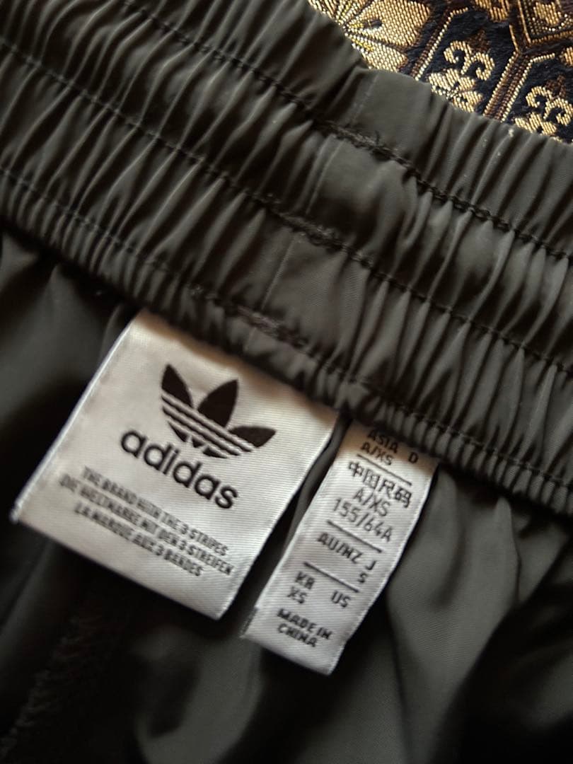 超美品　ZOZO限定 adidas レース トリム スリーストライプス パンツ